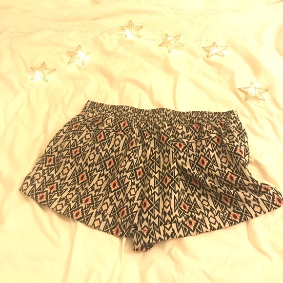 Tribal pattern Bermuda shorts - Picture 4 of 8